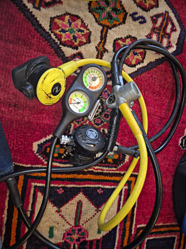 Apeks scuba regulator set - scuba,